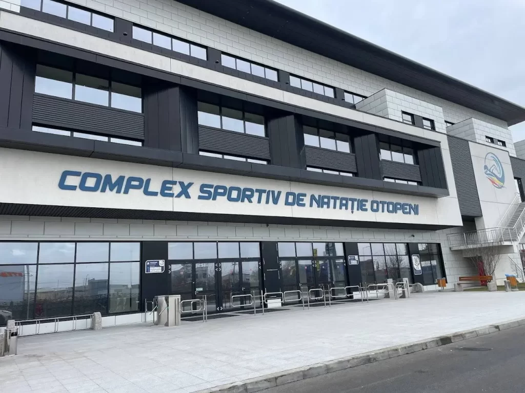 Bazin Otopeni pentru cursuri inot copii si adulti